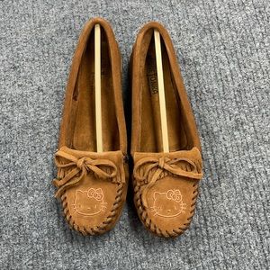 Minnetonka Limited Edition Hello Kitty Moccasins (3137)